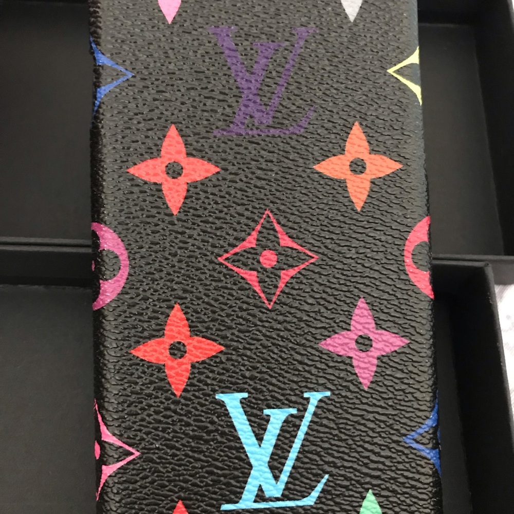 Louie Vuitton Iphone case !!!! - Picture 3 of 5